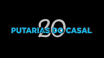 Preview 1 of Us Stars - Casal faz sexo no sof&aacute_ da sala do apartamento. Vizinhos esculta o barulho v&atilde_o reclamar. Que saber o que acontecu depois ? Veja filme completo no x video red