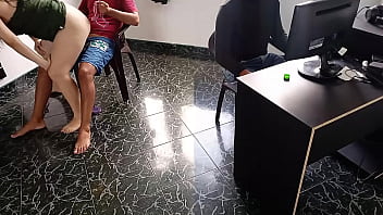 Preview 4 of Katrina Xxx Video Hd Com - El cornudo de mi esposo juega mientras a me follo a su mejor amigo: el muy tonto no puede ver que me estan metiendo la polla y pasandome la tanga por el culo