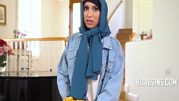 Preview 1 of Japani Hot Mom Massage - Hijab Teen&#039_s A Lesson In Fuck