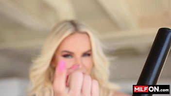 Preview 3 of Momabangsteen Com - Blonde sexy girl seduces her personal trainer with her amazing big booty at the gym - Slimthick Vic,  Zac Wild