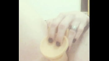 Preview 3 of Hot Saxy Bideo - A Gata de Avental - brincando com o dildo