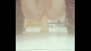Preview 4 of Hot Saxy Bideo - A Gata de Avental - brincando com o dildo