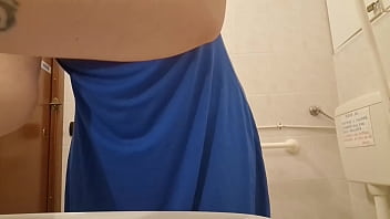 Preview 4 of Hd Repal Sex - La tua sporca sorellastra si filma mentre piscia nei bagni dei bar e nelle stazioni