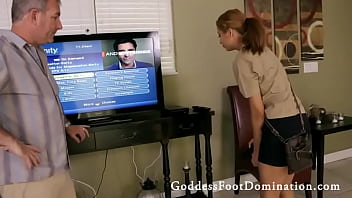 Preview 1 of Jovenes Serviporno - Cable Repair - Full Video