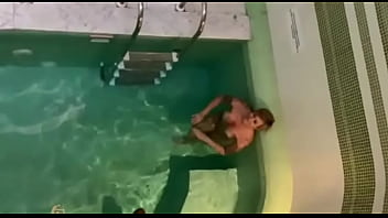 Preview 2 of Mia Khalifa Feet Porn Videos - Moreno de pau preto viu a Cassiana Costa na piscina e ela teve que trazer para o quarto do hotel transar sem camisinha - BBC ON