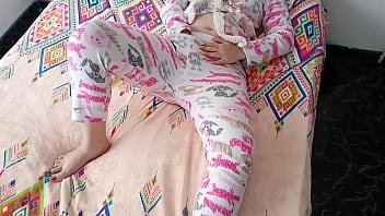 Preview 1 of Ala Nude - Con mi mejor Amiga:Mi tierna Amiga no puede aguantar las ganas de follar y decide meterse los dedos hasta terminar en su linda ropa interior
