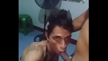 Preview 3 of Japan Bdsm 3gp - Travesti me la chupa de una forma especial