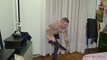 Preview 1 of Uncle Massages In - Giovane studentessa vogliosa italiana vogliosa di cazzo
