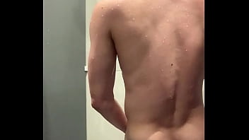 Preview 1 of Able Humping - Banho na academia