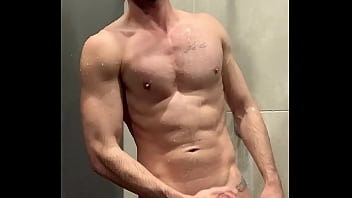 Preview 4 of Able Humping - Banho na academia