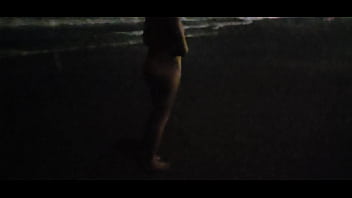 Preview 1 of Saude Arob - Gostosa andando peladinha na praia,  levei p pedras e fodi at&eacute_ gozar dentro ! Veja completo no sheer