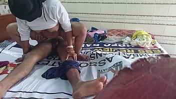 Preview 4 of Girls Out Sex - कामवाली की बेटी को मासूम मुनिया में चौकीदार ने Lund पेल के चौड़ा कर दिया