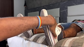 Preview 1 of Alura Hot Anal - Cheirei e chupei os p&eacute_s do Argentino