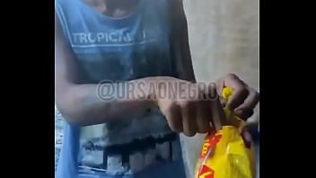 Preview 1 of Hot Sex Nnnnnnnnnn - Levei bombom para os meninos da central e a brincadeira acabou dentro do motel - completo no RED