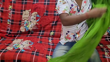 Preview 2 of 1 Time Xxx At Home - भोली भाली गाओ की लड़की को साड़ी में देख कर रहा नही गाया तो उसको जबरदस्त चोदा