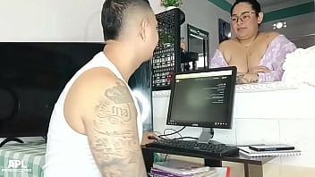 Preview 1 of Newhdxxxxvideo - Llego a un acuerdo con mi madrastra para que me ayude con mi dura polla,  quise llenarle de creampie su grandes tetas - Parte 1