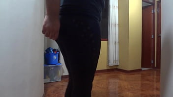 Preview 2 of Local Nepal - Usando leggings