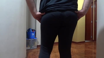 Preview 3 of Local Nepal - Usando leggings