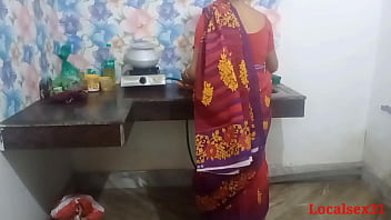 Preview 1 of Naty Mom - Desi Bengali desi Village Indian Bhabi Kitchen Sex In Red Saree ( Official Video By Localsex31)