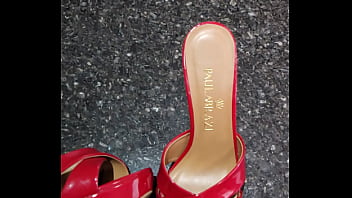 Preview 1 of Hd Poun Sex - Gozando no novo tamanco vermelho da namorada