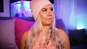 Preview 4 of Karagarer Xxxxxxxx - Chubby blonde with a cute face sucks her boyfriend&#039_s cock