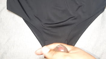 Preview 2 of Mom Seduce Own Son - Me corr&iacute_ sobre los panties negros favoritos de mi mejor amiga