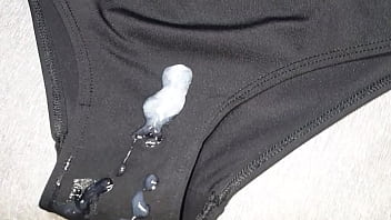 Preview 4 of Mom Seduce Own Son - Me corr&iacute_ sobre los panties negros favoritos de mi mejor amiga