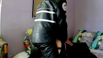 Preview 2 of Vidio Bporno - baiser par son motard cuir