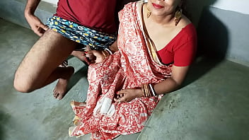 Preview 2 of Indian Choti Bachi Ki Sexy Bf - देवर को भाभी ने शादी से पहले सुहागरात पर पेलना सिखाया  ! हिंदी में अश्लील पोर्न