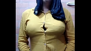 Preview 3 of Hottie Chick - Que tanta leche puedo sacar de mi pene? Me visto de mujer,  me quito la ropa y pasa esto