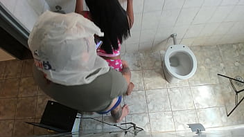 Preview 4 of Bideo Seks - FUI NO BANHEIRRO E VI MINHA  A FILHADA DE PIJAMINHA  LOGO FIQUEI COM O PAL DURO E PEDI PRA SOCA NA BUNDA DELA