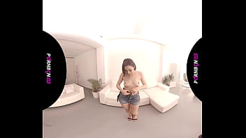 Preview 1 of Possible My - VR La italiana Valentina Bianco te ense&ntilde_a sus pies mientras habla sucio y se masturba delante de tu cara en realidad virtual porno en espa&ntilde_ol spanish
