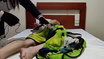 Preview 2 of Porn Masajeador - tengo una hermanastra que le gusta el sadomasoquismo y logra atarme para luego chuparme la polla y toda la leche