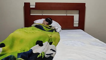 Preview 1 of Porn Masajeador - tengo una hermanastra que le gusta el sadomasoquismo y logra atarme para luego chuparme la polla y toda la leche