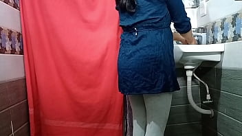Preview 1 of Grile Fuck - सेक्रेटरी को कुंवारे बॉस ने ऑफिस बाथरूम में जबरदस्त पेला ! साफ हिंदी  आवाज में