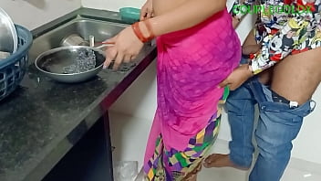 Preview 2 of Anti Xx - बरतन धो रही हैं अंदर मत जाओ मुझे पानी पीना है लेकिन मरवा लेती है