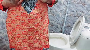 Preview 1 of Wwwsxeycom - Desi Shaving Pussy And Armpits On Chaand Raat Before Eid Also Pissing In Bathroom