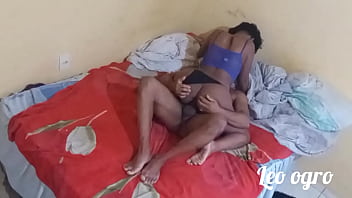 Preview 4 of Real Spy Mom Dp - Comendo a filha do meu melhor amigo na cama dela