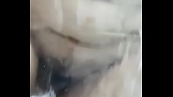 Preview 2 of Tre Donne Un Uomo - Mulher Lavando Buceta Peluda