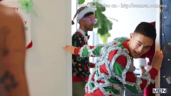 Preview 2 of Solo Mature Breadt - Office XXXmas Party / MEN / Chris Damned,  Felix Fox,  Cody Seiya/ full video www.sexmen.com/ma
