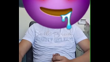 Preview 1 of Delici Ai - Boy de Florian&oacute_polis e a aquela punheta gostosa com o leite quente e geosso