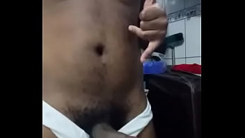 Preview 4 of Nxnnn Xxxx - Mostrando meu pau duro e grosso escondido na &aacute_rea de servi&ccedil_o