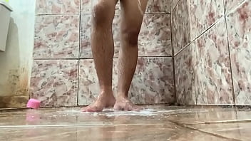 Preview 1 of Arabic Sex Homemade Defloration - Mostrei meu p&eacute_ branquinho,  quem gosta de p&eacute_s?