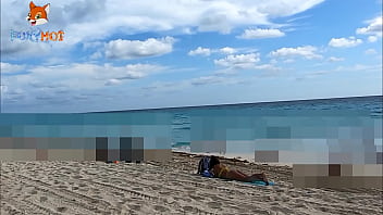 Preview 2 of Xxxxsix Vidoe - Exhibiendome un poco en la playa,  mostrando mi culo en tanga y mis tetas al aire