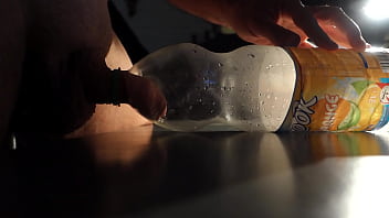 Preview 1 of Chield Sex Hd - Branle dans une bouteille