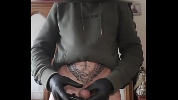 Preview 4 of Jenny Simons Legal Porn - je me branle avec des gants en latex noir,  &eacute_jaculation &eacute_paisse,  que je l&egrave_che, 