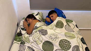 Preview 3 of Curvy Daughter Fuck Dad Trick - Mientras mi puta madrasta MILF me deja dormir en su acoba,  yo la follo rico y termino viniendome adentro de su culo.