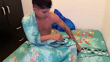 Preview 1 of Curvy Daughter Fuck Dad Trick - Mientras mi puta madrasta MILF me deja dormir en su acoba,  yo la follo rico y termino viniendome adentro de su culo.
