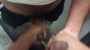 Preview 1 of Big Boobs Girl And Boy - Reversando mamada com um desconhecido no banheiro da academia