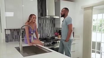 Preview 1 of Hi Sex Vide - Stepdaughter Is Curious